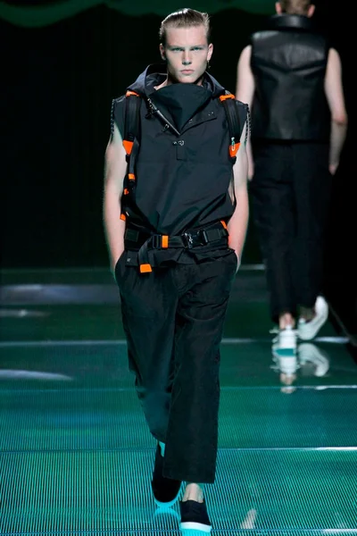 Look 17